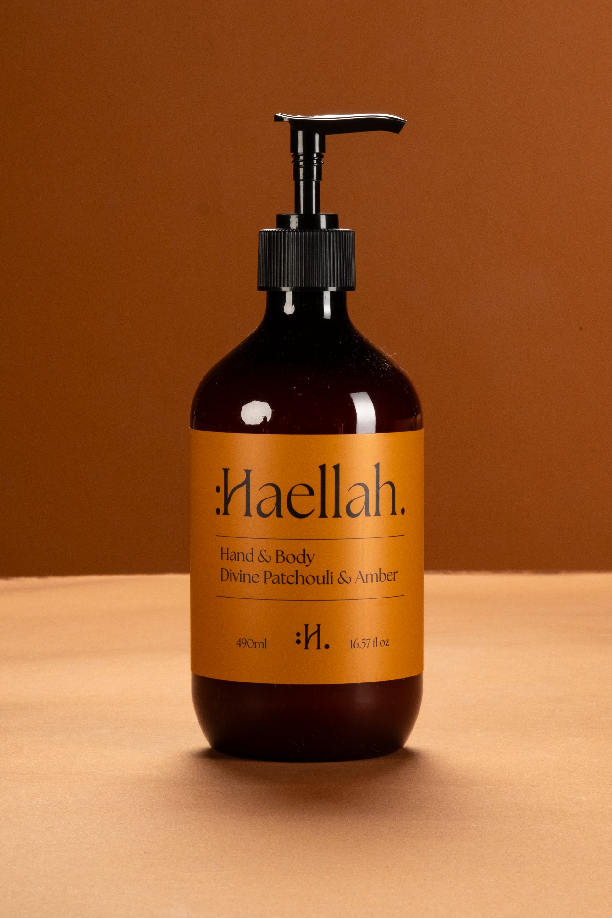 Luxe handgemaakte zeep, Natuurlijke ingrediënten, Biologische huidverzorging, Geurvrije zeep, Hydraterende formule, Duurzame verpakking, Gecertificeerde biologische zeep, Veganistische zeep, Handgemaakte luxe zeep, Zeep voor gevoelige huid, Zeep zonder parabenen, Zeep zonder sulfaten, Zeep zonder synthetische geurstoffen, Zeep met natuurlijke oliën, Zeep met essentiële oliën, Zeep met sheaboter, Zeep met cacaoboter, Zeep met aloë vera, Zeep met honing, Zeep met havermout, Zeep met actieve kool, Haellah