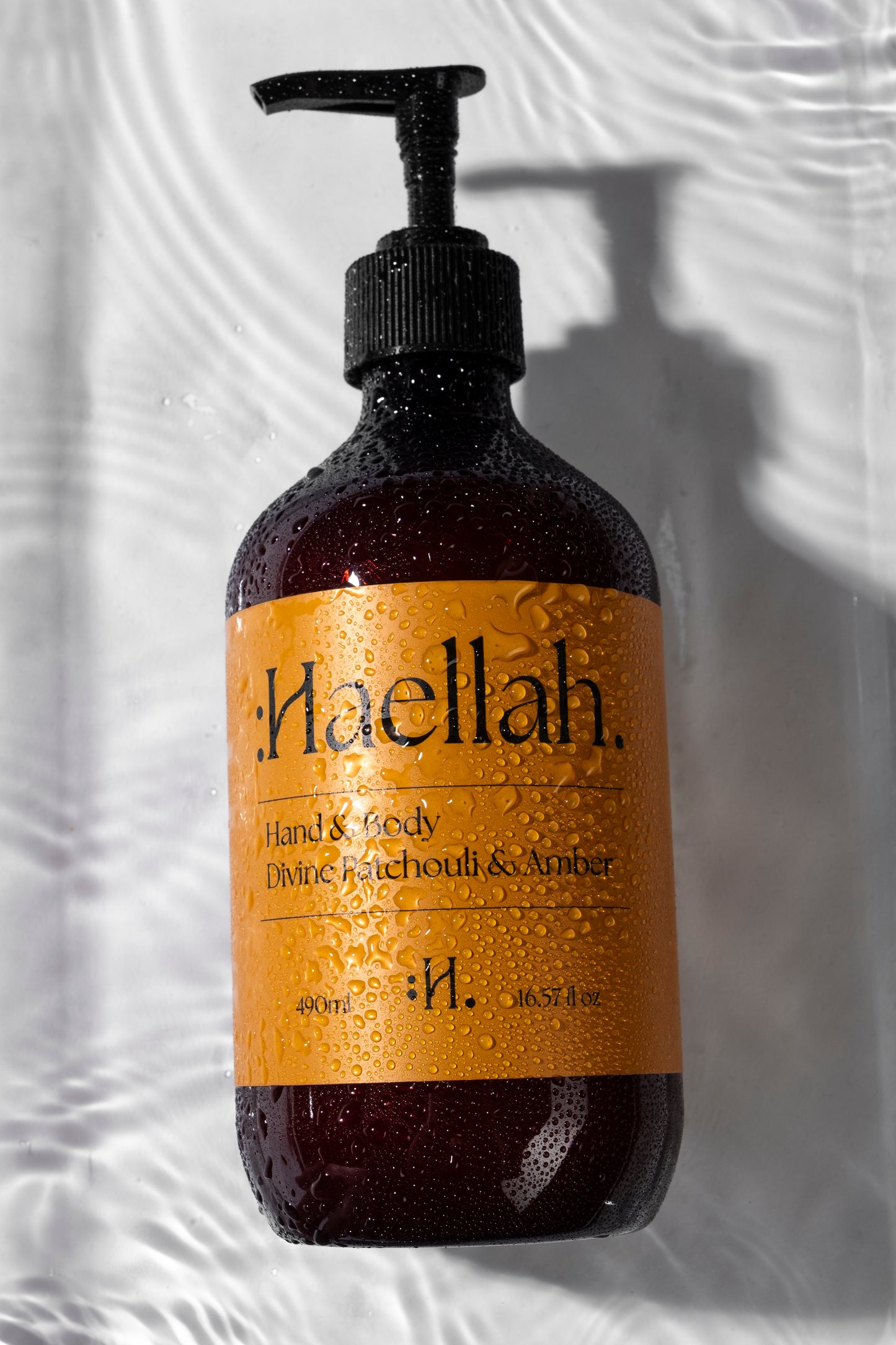 Luxe handgemaakte zeep, Natuurlijke ingrediënten, Biologische huidverzorging, Geurvrije zeep, Hydraterende formule, Duurzame verpakking, Gecertificeerde biologische zeep, Veganistische zeep, Handgemaakte luxe zeep, Zeep voor gevoelige huid, Zeep zonder parabenen, Zeep zonder sulfaten, Zeep zonder synthetische geurstoffen, Zeep met natuurlijke oliën, Zeep met essentiële oliën, Zeep met sheaboter, Zeep met cacaoboter, Zeep met aloë vera, Zeep met honing, Zeep met havermout, Zeep met actieve kool, Haellah
